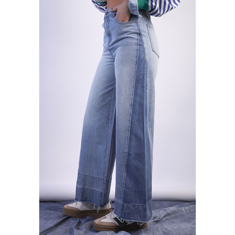 High-Waist Wide-Leg Light Blue Jeans - Picture 2 of 3
